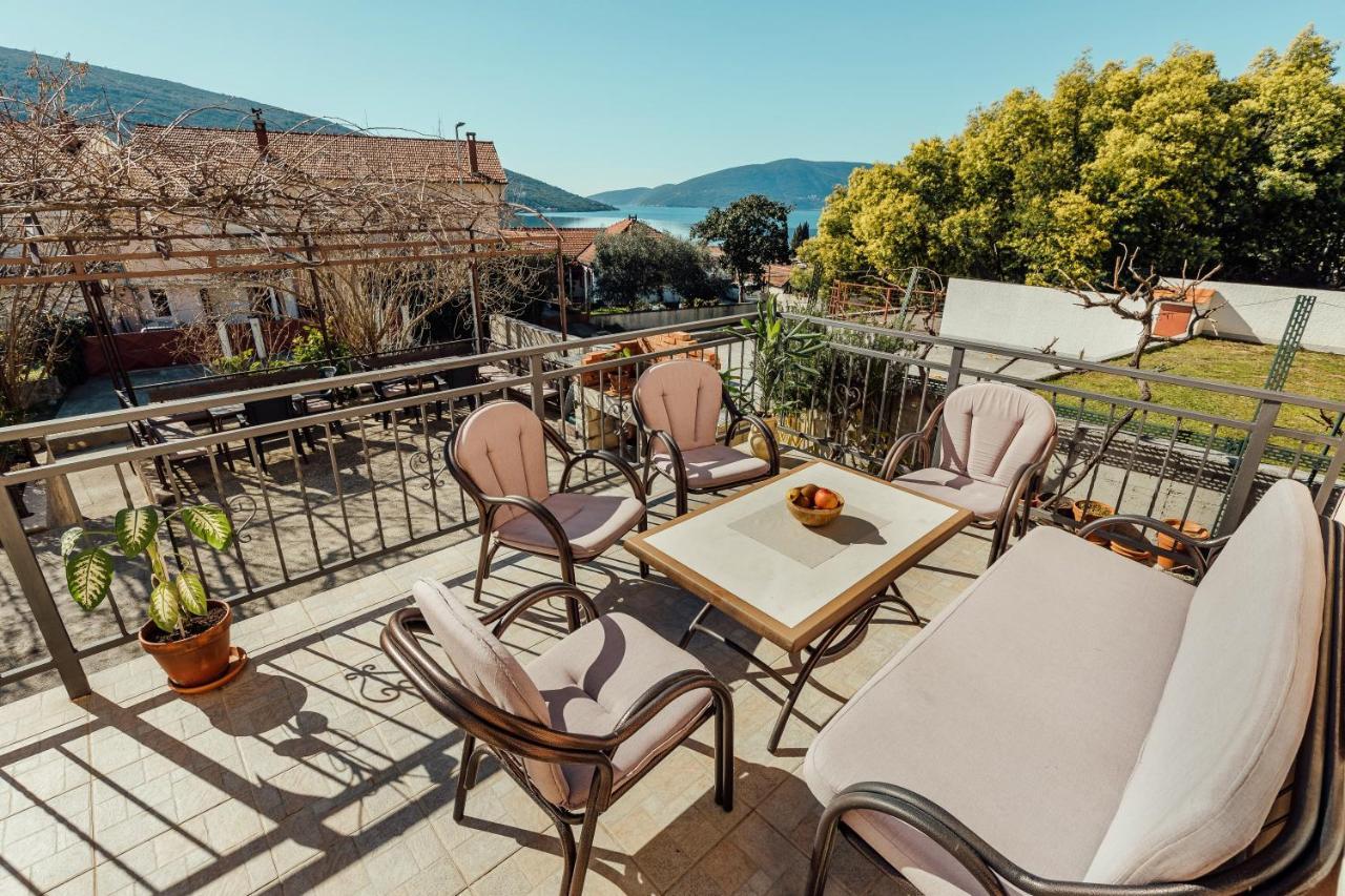 Apartmani Mara Kumbor Bagian luar foto