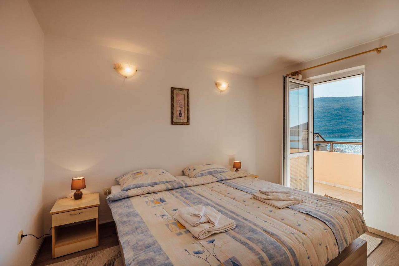 Apartmani Mara Kumbor Bagian luar foto