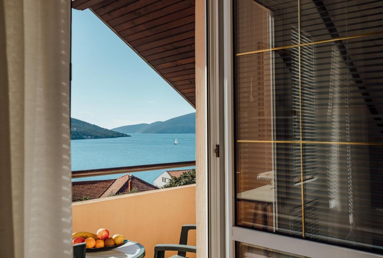 Apartmani Mara Kumbor Bagian luar foto